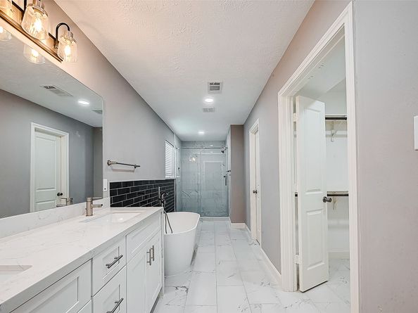 1623 Cherry Ridge Drive, Houston TX 77077