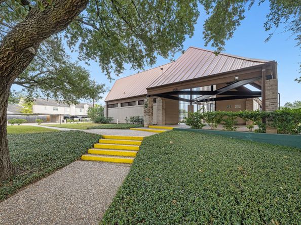 6434 Kentwick Drive, Houston TX 77084