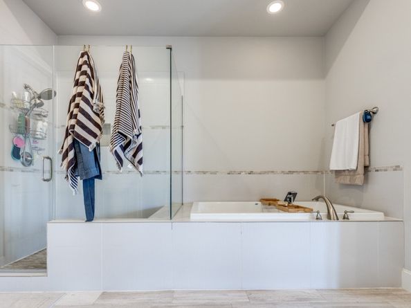 1827 Wrenwood Lakes, Houston TX 77043