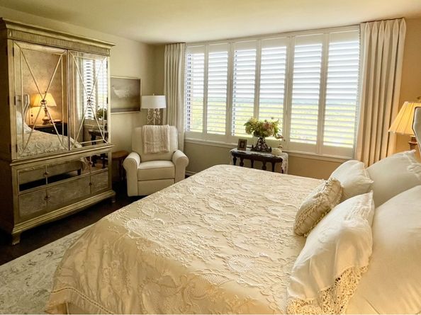 14655 E Champion Forest Drive E 1402, Houston TX 77069