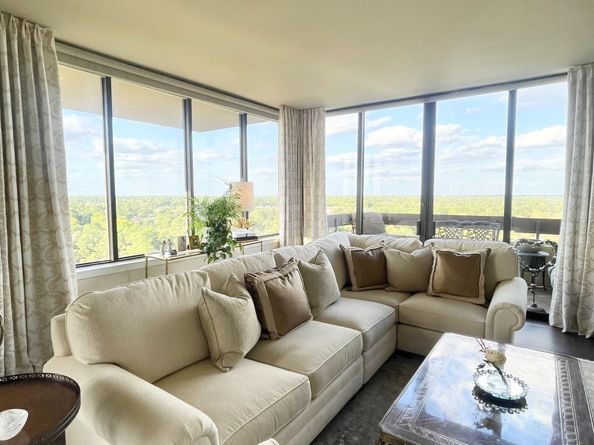 14655 E Champion Forest Drive E 1402, Houston TX 77069