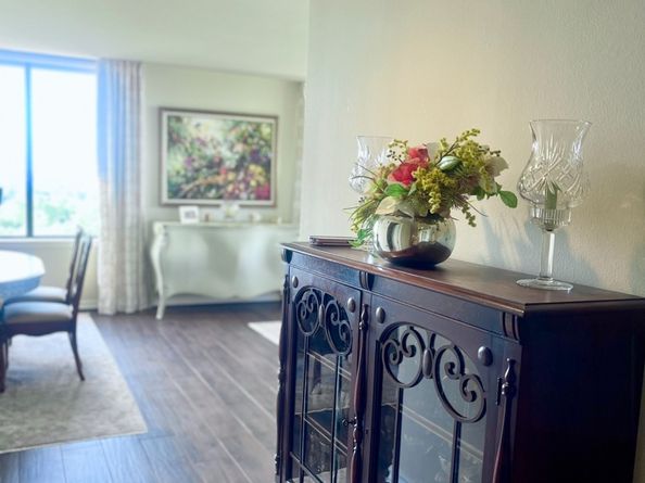 14655 E Champion Forest Drive E 1402, Houston TX 77069