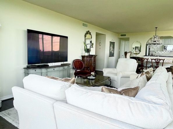 14655 E Champion Forest Drive E 1402, Houston TX 77069