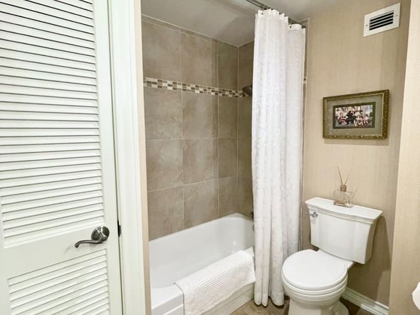 14655 E Champion Forest Drive E 1402, Houston TX 77069