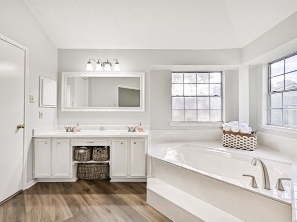 4930 Heritage Plains Drive, Friendswood TX 77546