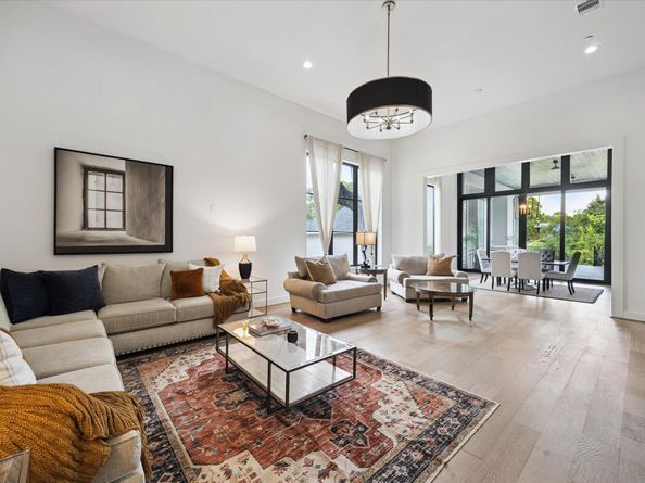 11 River Circle, Houston TX 77063