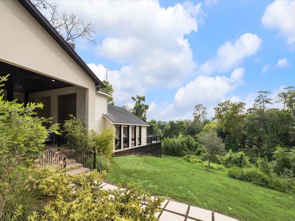 11 River Circle, Houston TX 77063