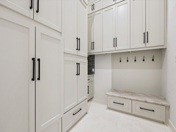 11 River Circle, Houston TX 77063