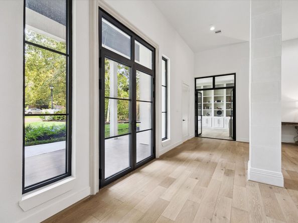 11 River Circle, Houston TX 77063