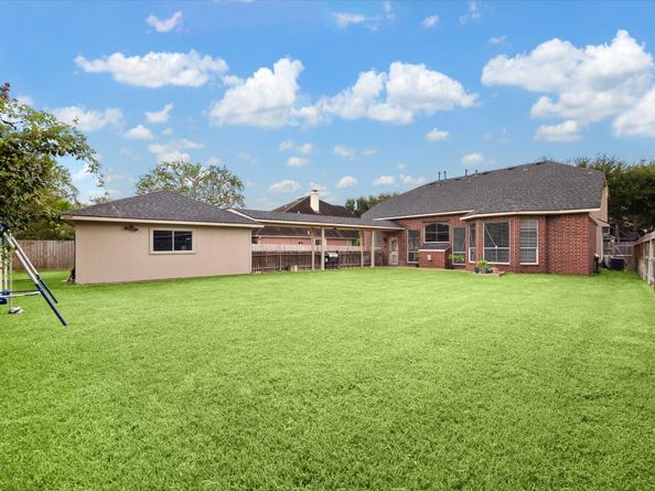 1823 Misty Oaks Lane, Sugar Land TX 77479