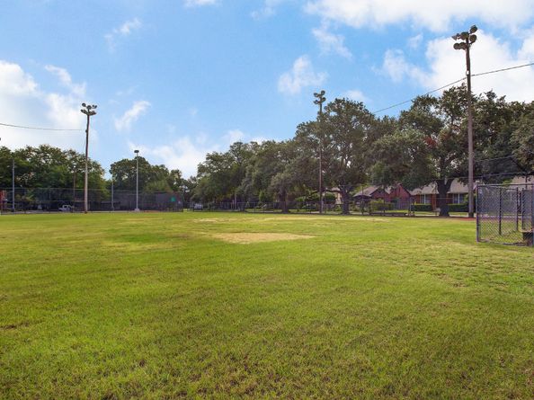 907 W Melwood Street, Houston TX 77009