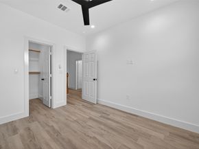 5027 Willow Glen Drive AB, Houston TX 77033