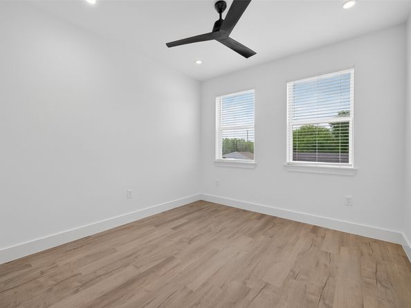 5027 Willow Glen Drive AB, Houston TX 77033