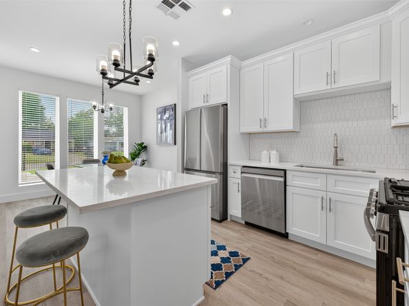 5027 Willow Glen Drive AB, Houston TX 77033