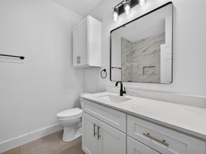 5027 Willow Glen Drive AB, Houston TX 77033