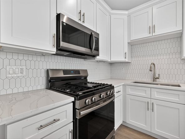 5027 Willow Glen Drive AB, Houston TX 77033