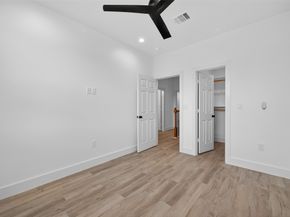 5027 Willow Glen Drive AB, Houston TX 77033
