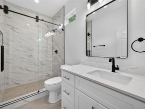5027 Willow Glen Drive AB, Houston TX 77033