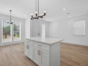 5027 Willow Glen Drive AB, Houston TX 77033