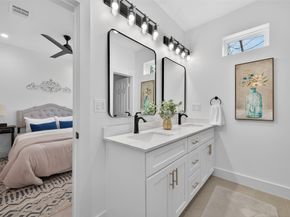 5027 Willow Glen Drive AB, Houston TX 77033