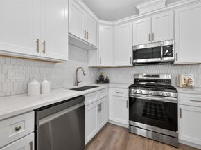 5027 Willow Glen Drive AB, Houston TX 77033