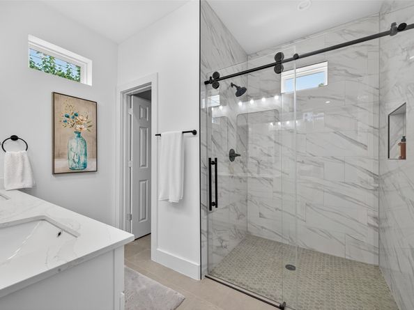 5027 Willow Glen Drive AB, Houston TX 77033