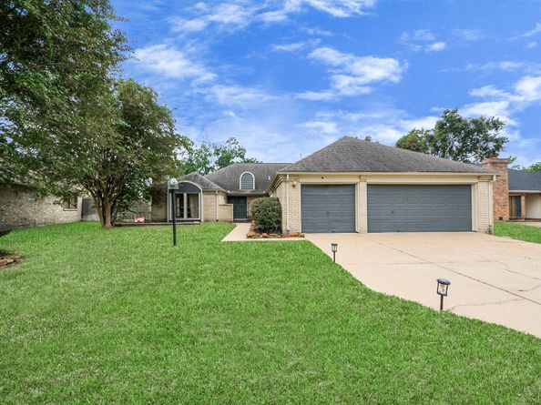902 Rolling Mill Drive, Sugar Land TX 77498