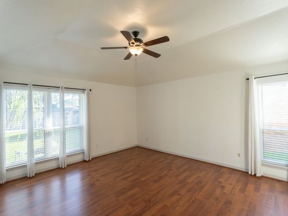 16039 Surrey Woods Drive, Friendswood TX 77546