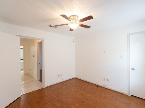 16039 Surrey Woods Drive, Friendswood TX 77546