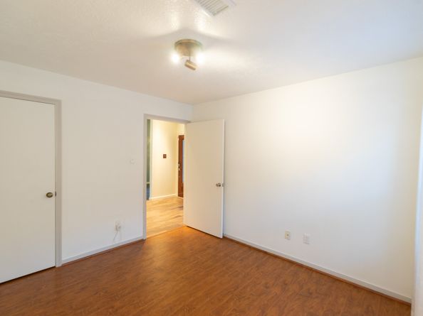 16039 Surrey Woods Drive, Friendswood TX 77546