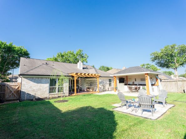 16039 Surrey Woods Drive, Friendswood TX 77546