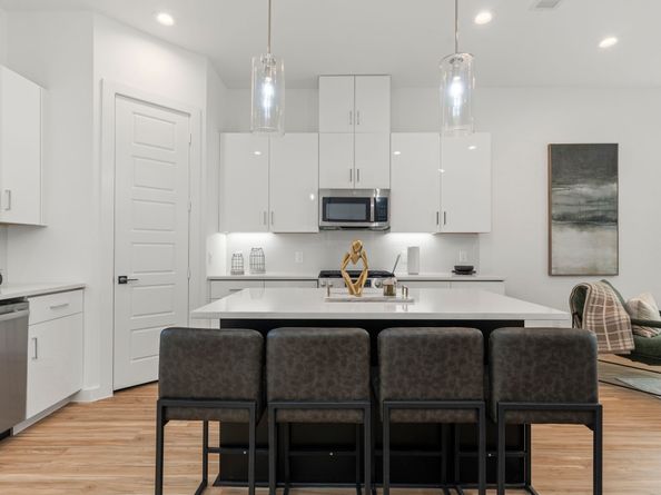 4703 Thornton Views  Rd, Houston TX 77018