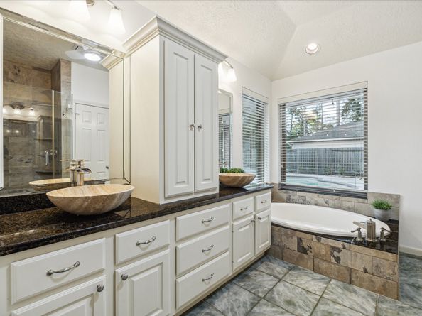 11 Amber Sky Place, The Woodlands TX 77381