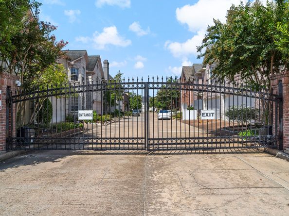 5823 Augusta Court, Houston TX 77057