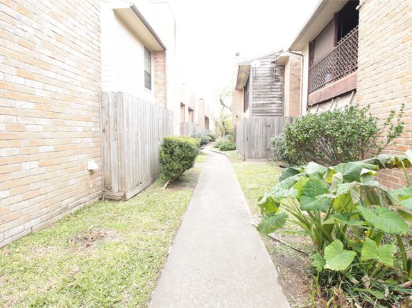 10912 Gulf Freeway 22, Houston TX 77034