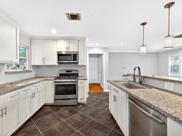 1910 Woodcrest Drive, Houston TX 77018