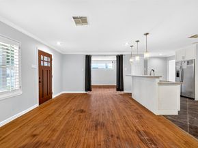 1910 Woodcrest Drive, Houston TX 77018
