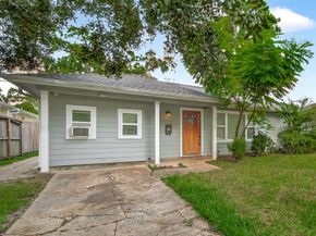 1910 Woodcrest Drive, Houston TX 77018