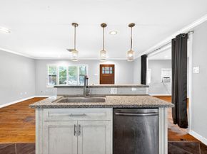 1910 Woodcrest Drive, Houston TX 77018