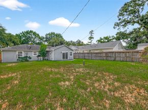 1910 Woodcrest Drive, Houston TX 77018