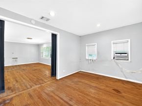1910 Woodcrest Drive, Houston TX 77018