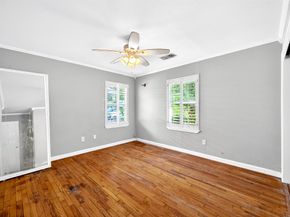1910 Woodcrest Drive, Houston TX 77018