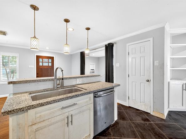 1910 Woodcrest Drive, Houston TX 77018