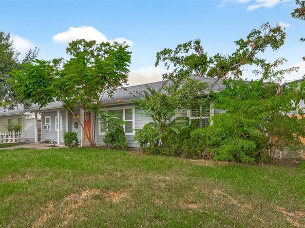 1910 Woodcrest Drive, Houston TX 77018