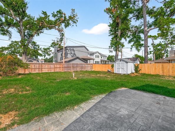 1910 Woodcrest Drive, Houston TX 77018