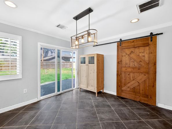 1910 Woodcrest Drive, Houston TX 77018