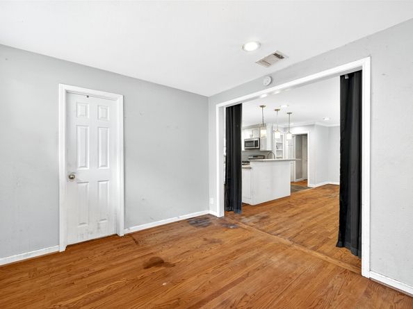 1910 Woodcrest Drive, Houston TX 77018