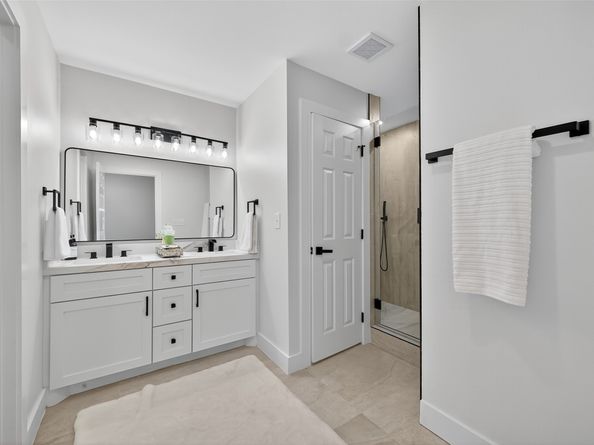 906 Eleanor Street, Houston TX 77009