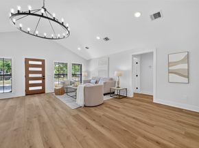 906 Eleanor Street, Houston TX 77009