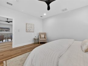 906 Eleanor Street, Houston TX 77009